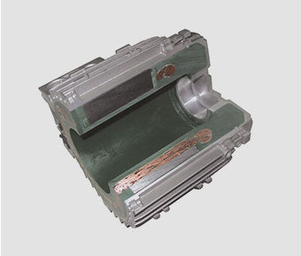 Motor eléctrico Orange1 con bobinado encapsulado en resina, compacto, eficiente y resistente para uso industrial en climas tropicales.